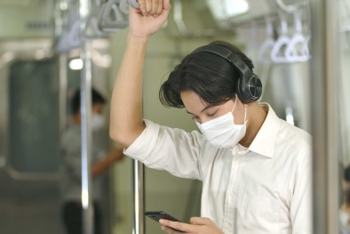 Cảnh báo: Hàng trăm triệu người có nguy cơ mất thính giác vì nghe nhạc quá to và lâu