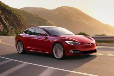 Dính lỗi túi khí, Tesla triệu hồi 30.000 xe Model X
