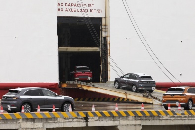 VinFast xuất khẩu lô xe điện VF 8 đầu tiên