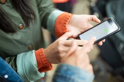 Từ 12/12, hộ nghèo, cận nghèo sẽ được hỗ trợ điện thoại thông minh