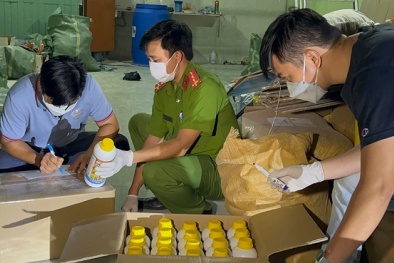 An Giang: Bắt quả tang 2 đối tượng sản xuất thuốc bảo vệ thực vật giả nhãn hiệu nước ngoài