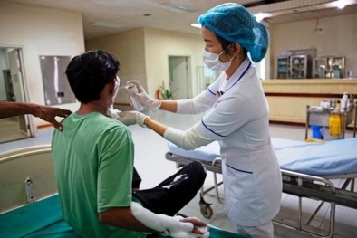 Cảnh báo nguy hiểm khi dùng điện thoại trong lúc sạc pin