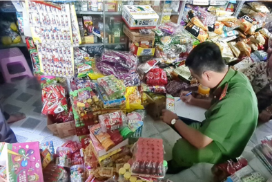 Bánh kẹo không rõ nguồn gốc, kém chất lượng tràn lan ngoài chợ dân sinh