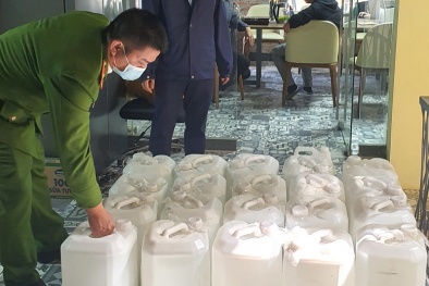 Hà Nội: Tạm giữ 510 lít rượu thủ công không rõ nguồn gốc xuất xứ