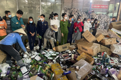 Thanh Hoá: Tiêu huỷ hơn 11.000 sản phẩm mỹ phẩm, thực phẩm chức năng vi phạm 