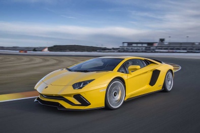 Triệu hồi hai dòng siêu xe triệu đô Lamborghini Urus và Aventador tại Việt Nam
