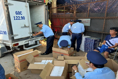 Bình Dương: Thu giữ hơn 4.350 bao thuốc lá nhập lậu vận chuyển trên ô tô tải đông lạnh 