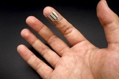 Thiết bị đặc biệt chỉ cần chạm ngón tay sẽ tạo ra điện