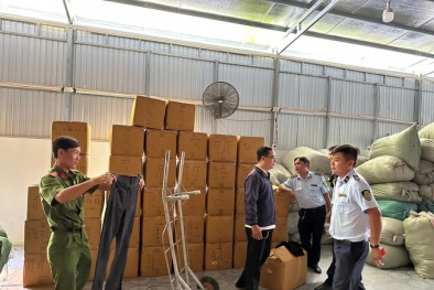 Tạm giữ 2 tấn quần áo không có nguồn gốc, xuất xứ tại Kiên Giang