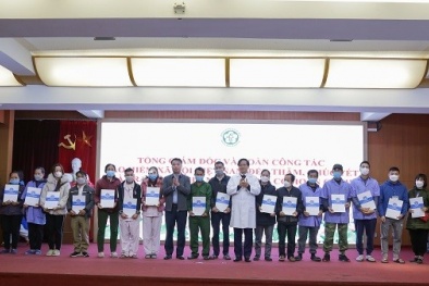 Tổng Giám đốc BHXH Việt Nam tặng quà, chúc Tết bệnh nhân có hoàn cảnh khó khăn