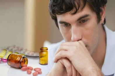 Dùng thuốc paracetamol giảm đau đầu sau khi nhậu cần cẩn trọng 