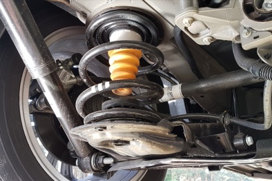 Những dấu hiệu cảnh báo ô tô cần thay giảm xóc