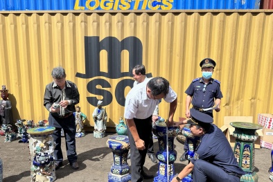 TP. Hồ Chí Minh: Thu giữ lô đồ cổ 100 năm tuổi nhập lậu từ Pháp