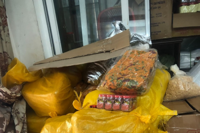 ‘Săn’ bánh kẹo ngoại đón Tết