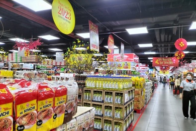 Hàng hóa phục vụ Tết đa dạng về mẫu mã, chủng loại