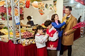 'Ngũ cat lâm mall’ - Mang tết về nhà