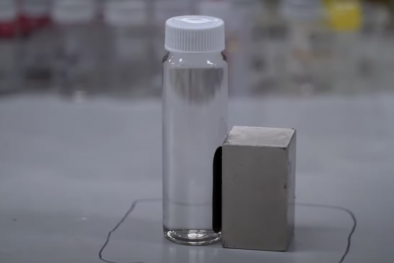 Giải pháp từ tính loại bỏ 'hóa chất mãi mãi' độc hại khỏi nước trong vài giây