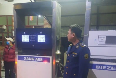 Hà Nội: Phát hiện cơ sở kinh doanh xăng dầu niêm yết giá bán lẻ xăng dầu không đúng với giá quy định