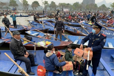 Xử lý nghiêm các trường hợp đò kinh doanh sai quy định trên suối Yến tại Lễ hội Chùa Hương