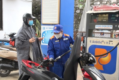 Đề xuất doanh nghiệp tự quyết giá xăng dầu