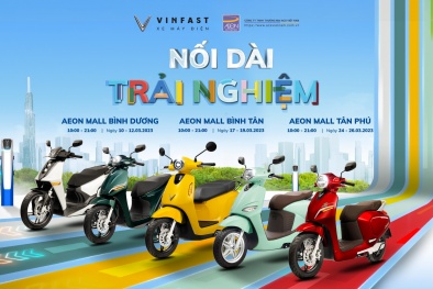 Cuối tuần 'đi mall', săn voucher mua xe máy điện VinFast