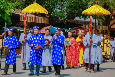 Lễ vía Quán Thế Âm Bồ Tát hút hàng ngàn Phật tử thập phương đến núi Bà Đen