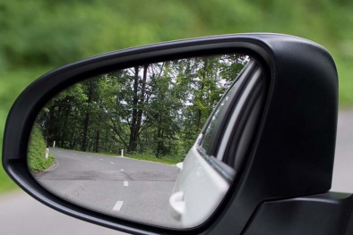 Lưu ý những lỗi phụ nữ dễ mắc phải khi lái xe ô tô