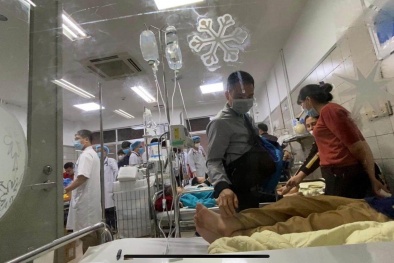 Sau chuyến dã ngoại hàng loạt học sinh Trường tiểu học Kim Giang nghi bị ngộ độc thực phẩm nhập viện