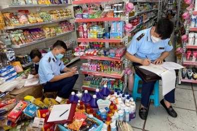 Nhiều cơ sở ký cam kết không kinh doanh hàng hóa nhập lậu, hàng cấm