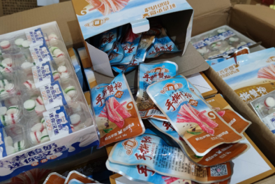 Lào Cai liên tiếp phát hiện lượng lớn thực phẩm và hàng hóa không rõ nguồn gốc xuất xứ