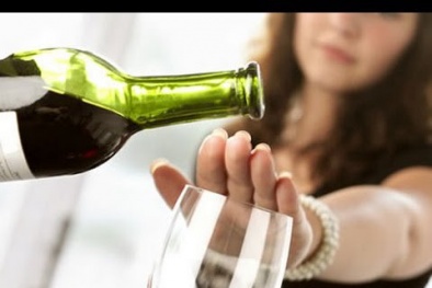 Bác sĩ khuyến cáo về rượu ảnh hưởng tới thai nhi
