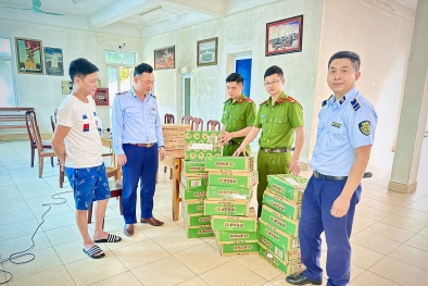Thu giữ 700 gói hạt hướng dương không rõ nguồn gốc, thông tin trên nhãn hàng hóa