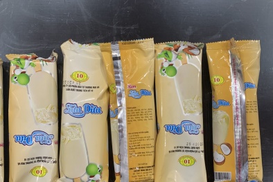 Hà Nội: Phát hiện 30.000 que kem làm từ sữa hết hạn sử dụng chuẩn bị ‘tuồn’ ra thị trường