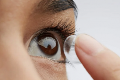 Sử dụng kính áp tròng sai cách có thể gây hại mắt, cách sử dụng chuẩn nhất