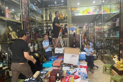 Bắc Giang thu giữ lượng lớn rượu ngoại và xì gà nhập lậu, không dán tem nhập khẩu theo quy định