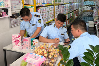 Thái Bình: Một cửa hàng kinh doanh sữa, bỉm vi phạm về nhãn hàng hóa 