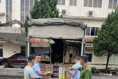 Bắc Giang thu giữ lượng lớn xúc xích, chân gà tẩm ướp không rõ nguồn gốc xuất xứ