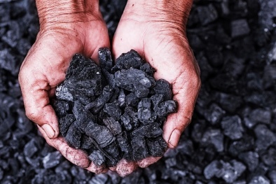 Sử dụng than hoạt tính để khử mùi trên ô tô