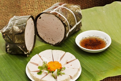 Sau khi ăn giò lụa bán dạo 3 trẻ em bị ngộ độc botulinum