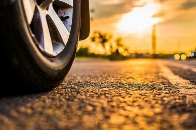 5 cách phòng tránh nổ lốp ô tô khi tham gia giao thông trong thời tiết nắng nóng