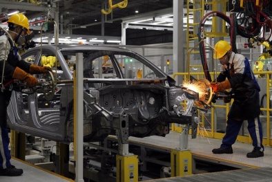 Ô tô sản xuất, lắp ráp trong nước sẽ được giảm 50% lệ phí trước bạ