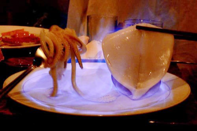 Bác sĩ cảnh báo sử dụng cồn để nướng thức ăn dễ gây bỏng nặng