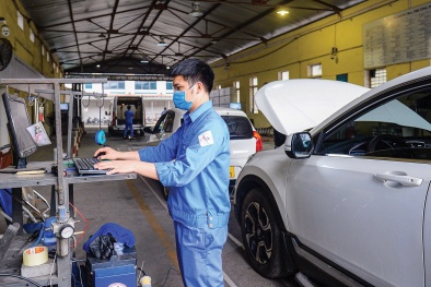 Xe ô tô thuộc diện tự động giãn chu kỳ kiểm định phải đóng phí bảo trì đường bộ thế nào?