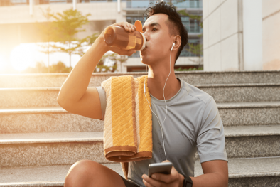 Dùng đồ uống có đường sau khi tập luyện mùa nóng có thể gây tổn thương thận