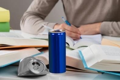 Lạm dụng nước uống tăng lực có thể khiến chất lượng giấc ngủ kém