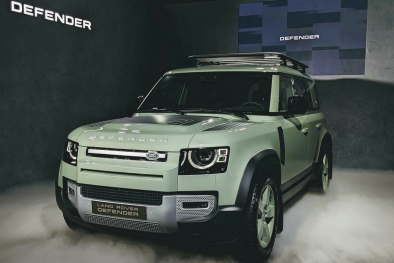 Land Rover Defender bản kỷ niệm 75 năm sở hữu màu sơn độc đáo, bổ sung nhiều công nghệ tân tiến