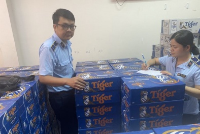 Phát hiện gần 600 thùng bia do nước ngoài sản xuất nghi nhập lậu tại Long An 