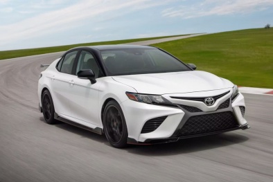 Toyota Camry bị triệu hồi gần 300 chiếc do nguy cơ rơi bánh