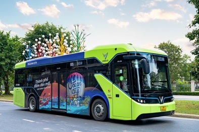 Vingroup tổ chức hàng trăm chuyến VinBus miễn phí tới Mega Grand World Hà Nội