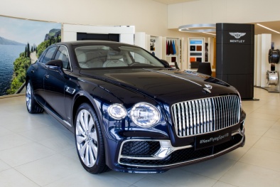 Triệu hồi Bentley Flying Spur tại Việt Nam vì lỗi màn hình giải trí